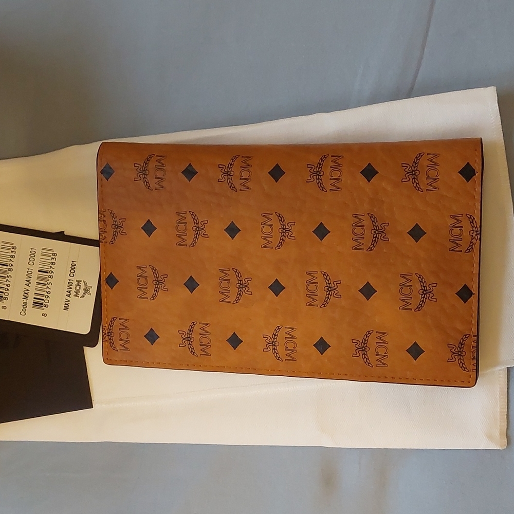 BNWT Authentic MCM wallet - Picture 5 of 6
